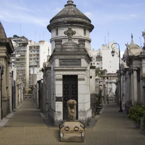 Ατμοσφαιρική βόλτα στα πιο ξεχωριστά νεκροταφεία ανά τον κόσμο