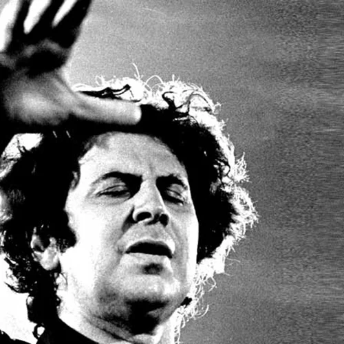 Μια μεγάλη συναυλία με τη μουσική του Θεοδωράκη και τίτλο «Όλη η Ελλάδα για τον Μίκη». 