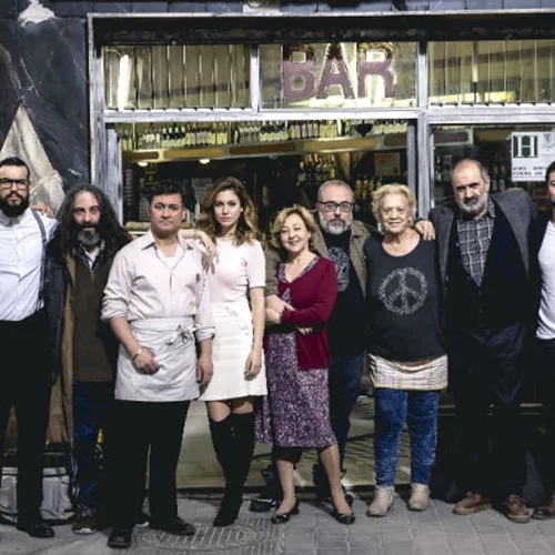 Δείτε τις αποκλειστικές φωτογραφίες από τα γυρίσματα του «Μπαρ»