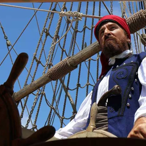 Ο Πάνος Κέκας μιλά για την πειρατική παράσταση «Γεώργιος Νέγρος - Ο τίγρης του Αιγαίου» που σαλπάρει ανά την Ελλάδα