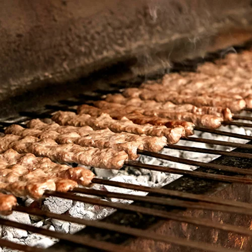 Αυτά είναι τα καλύτερα σουβλάκια της Αθήνας! 