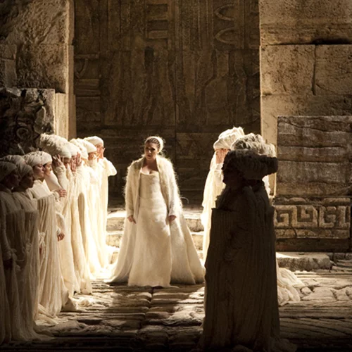 O «Τροβατόρε» φέρνει φλογερά πάθη στο φεγγαρόφωτο!