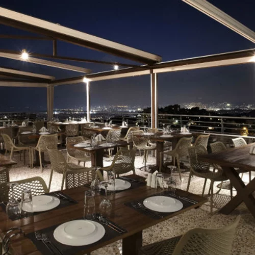 Head to tail στο «Μπαλκόνι στις Κυκλάδες»