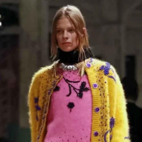 Πως θα αξιοποιήσετε τις ώρες στη παραλία για να ενδώσετε σωστά στο επόμενο hot trend; 