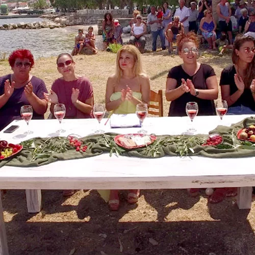 Επιστρέφει η cult «Κυριακή στο χωριό» στην ΕΡΤ3