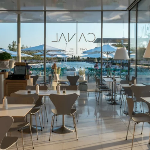 Μπρουσκέτες και χάρτινα καραβάκια στην άκρη του κανάλιου του ΚΠΙΣΝ