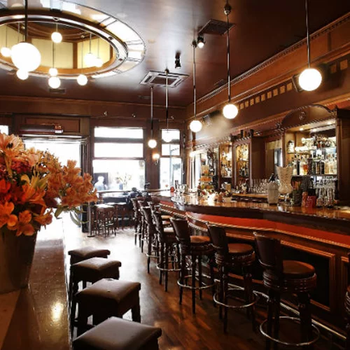 Αλλάζει χέρια το «42»