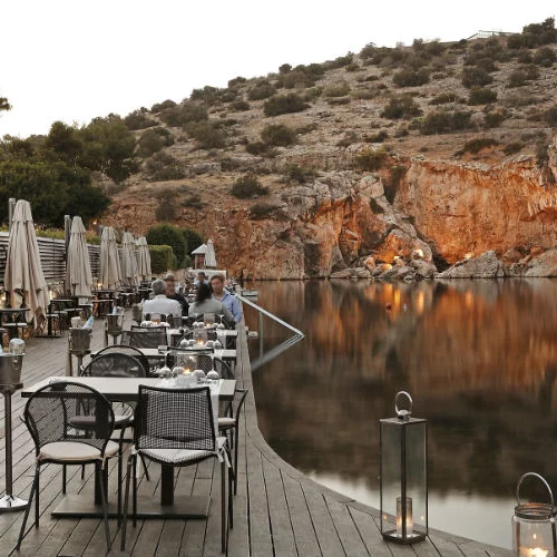 Η λίμνη των (μυσταγωγικών) δείπνων