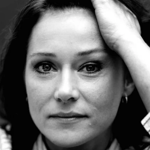 Η Σίντσε Μπάμπετ Κνούντσεν, τα «150 mg» και η Γαλλίδα Έριν Μπρόκοβιτς