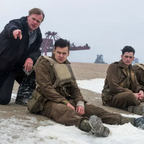 Ο Κρίστοφερ Νόλαν πυρπολεί το είδος του πολεμικού έπους με την «Δουνκέρκη»