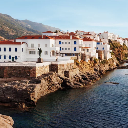 Ανακαλύπτοντας την κοσμοπολίτικη και αρχοντική Άνδρο με την "Ατραπό"