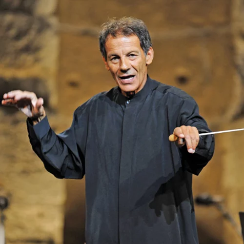 Ο υπέροχος μουσικός κόσμος του Σταύρου Ξαρχάκου σε δύο μεγάλες συναυλίες