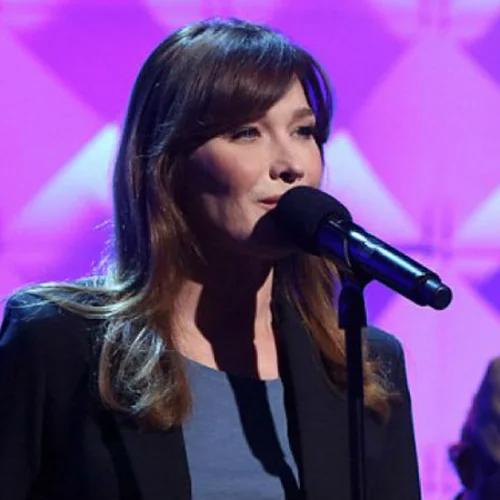 Ξεκίνησαν οι προπωλήσεις για τις συναυλίες της Carla Bruni