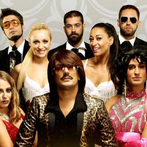 Ο Tonis Sfinos πετάει τα χίπικα ρούχα και ντύνεται μεγιστάνας του πλούτου