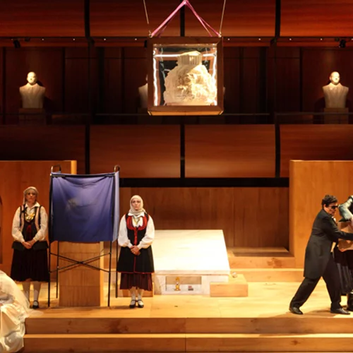 Ερεθιστικό «Λυκόφως των Χρεών» στην Εναλλακτική Σκηνή ΕΛΣ: όταν η ευφυΐα (δεν) έχει όρια… 