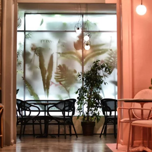 «Beauty Κilled the Βeast»: ένα all-day bar… πεντάμορφο