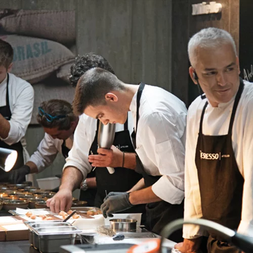 Ο καφές κλείνει το μάτι   στην υψηλή γαστρονομία