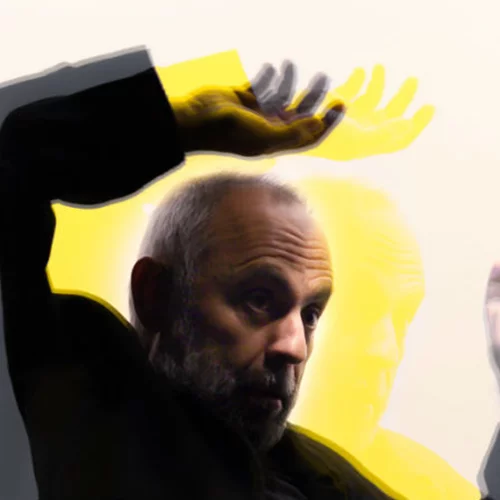 Ο Σωτήρης Χατζάκης αυτοσκηνοθετείται