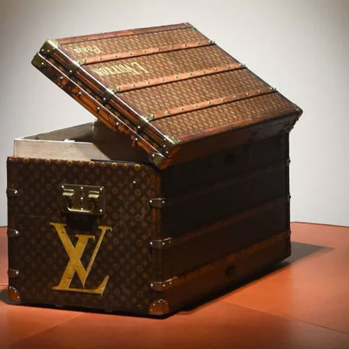 Όλη η πολυτέλεια της Louis Vuitton σε μια έκθεση 