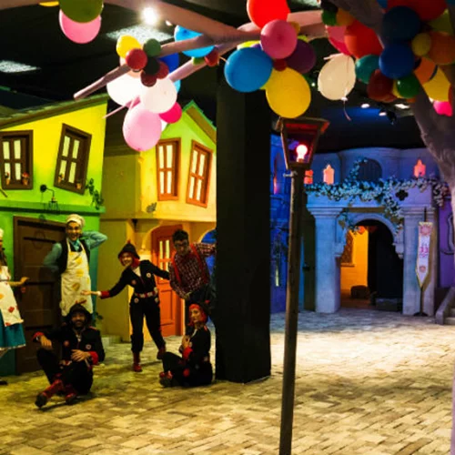 Είναι (ξανά) μία η ονειρεμένη Φρουτοπία! Μπήκαμε στο νέο θεματικό πάρκο του Ευγένιου Τριβιζά...