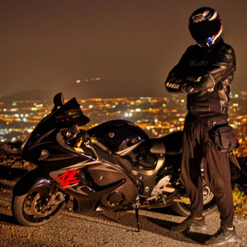 Η Αθήνα στις δύο ρόδες: τέσσερις μότοβλογκερς μάς (ξανα)συστήνουν την πόλη