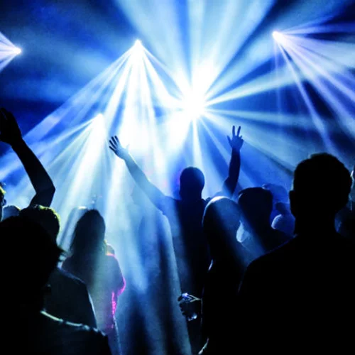 Σαν παλιό, μυστικό rave party