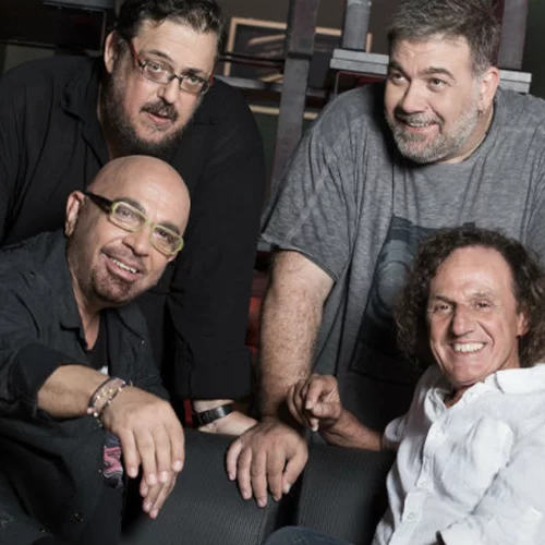 Μια παρέα απ’ τα παλιά μας κλείνει το μάτι