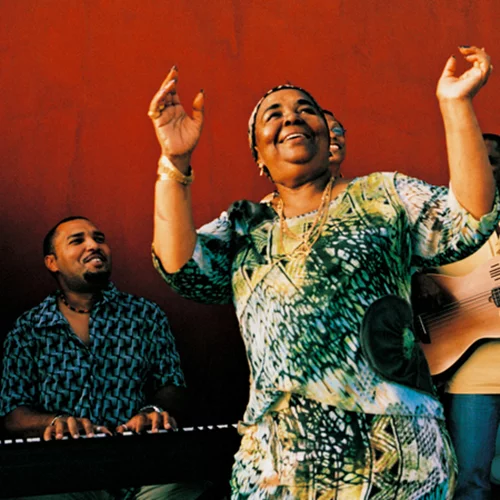 Homage στην ξυπόλητη ντίβα (με extra παράσταση)