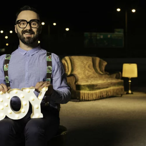 Στον κόσμο των «Λαμπρών παράσιτων» με τον Χάρη Αττώνη