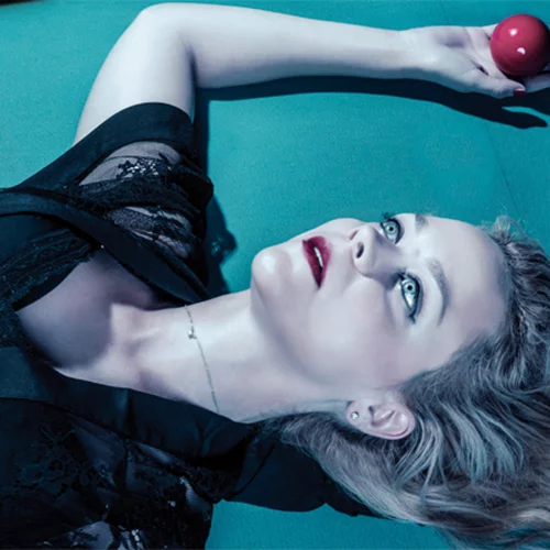 Από τη μεγάλη οθόνη στη σκηνή