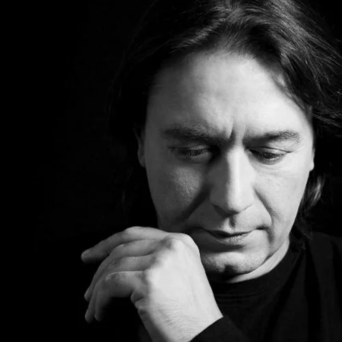 Βάλτε για λίγο στην άκρη το «Τσιγάρο» κι ακούστε έναν διαφορετικό Γιάννη Κότσιρα