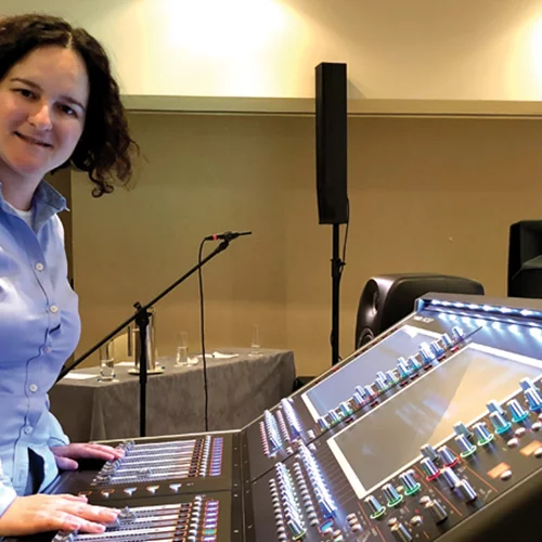 Κατερίνα Βάμβα: «Πώς να περιγράψεις το θρόισμα των φύλλων χωρίς τον ηχητικό σχεδιασμό;»