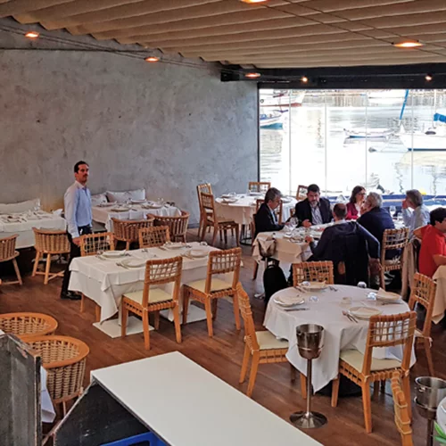 Η γοητευτική θαλασσινή λιτότητα του «Παπαϊωάννου» 