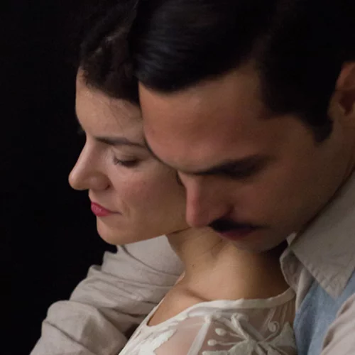 Φουλ του έρωτα: 4 παραστάσεις στα κόκκινα