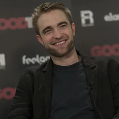 Ο Ρόμπερτ Πάτινσον μας εξηγεί πώς απέκτησε ελληνικό επώνυμο στο «Good Time»