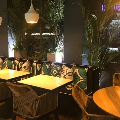 Μια νέα cave à manger αλλάζει τα δεδομένα στην Πλάκα