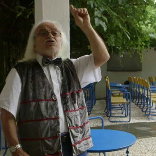 Τα επόμενα «Στέκια» σου είναι το αναψυκτήριο και το κομμωτήριο