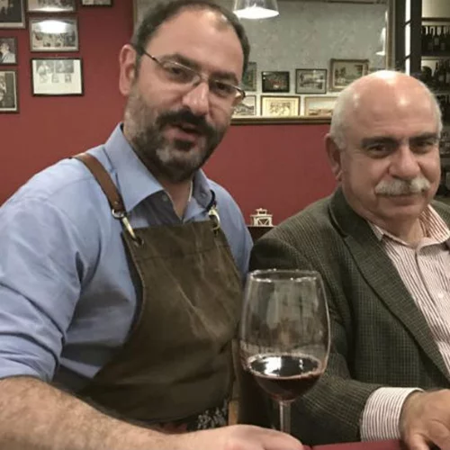 Έξι ξινόμαυρα, πολλές ιστορίες