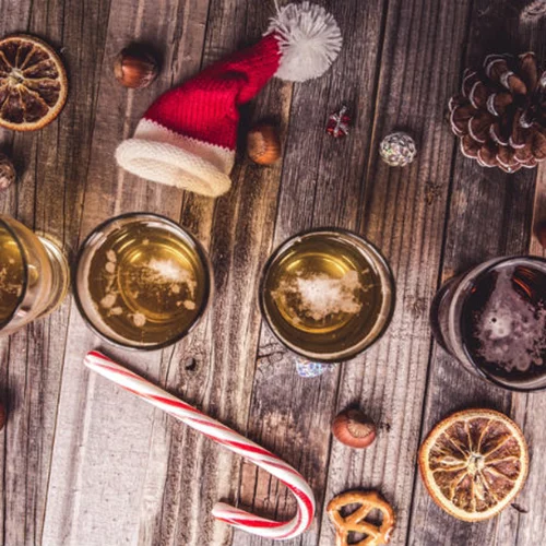 2 χριστουγεννιάτικα φεστιβάλ γεμίζουν τα ποτήρια 