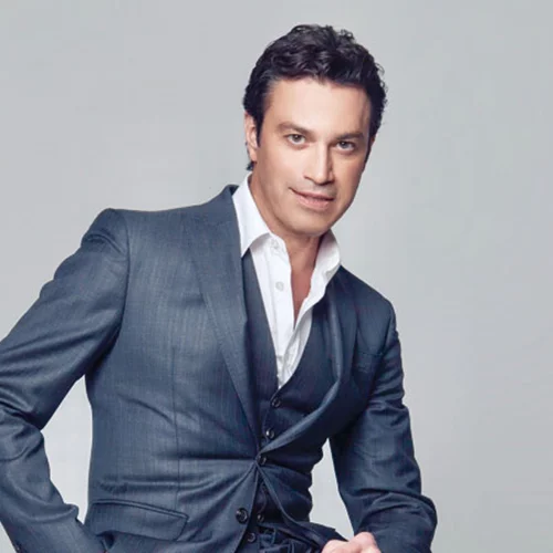 Ο Μάριος Φραγκούλης μιλάει για τις εορταστικές συναυλίες του