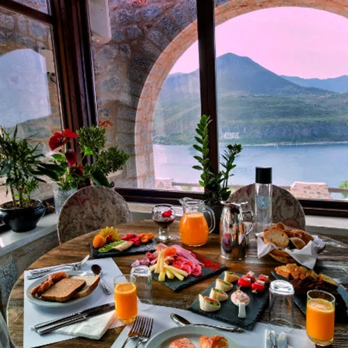 Τί θα λέγατε για ρεβεγιόν στη θάλασσα;