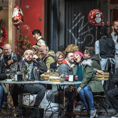 «Μποέμ» - «Μικάδος»: η αμφιθυμία των γιορτών στη Λυρική