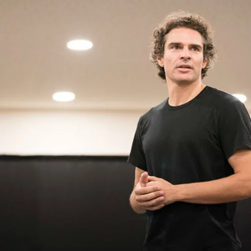 Ο Σάββας Στρούμπος μιλά αποκλειστικά στο «α» για τη νέα του παράσταση