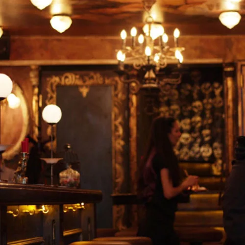 Μια «αποικία» ποτού και φαγητού μόλις ιδρύθηκε στου Ψυρρή