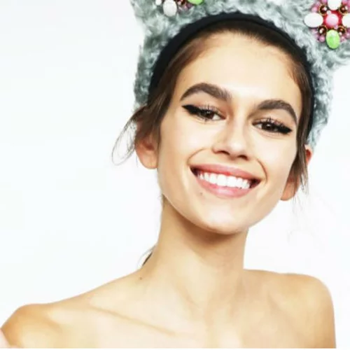 Η Kaia Gerber σχεδιάζει τη πρώτη της συλλογή ρούχων