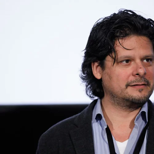 Ο Λευτέρης Χαρίτος μας  μιλά για τα βάθη του «Dolphin Man»