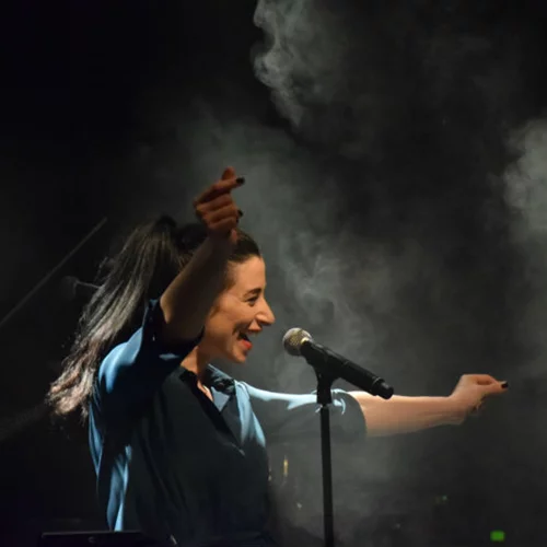 Η Μαρίζα Ρίζου σπάει πιάτα στον "Σταυρό"