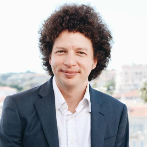 Ο Μισέλ Φράνκο μας συστήνει την «Κόρη της Απρίλ»