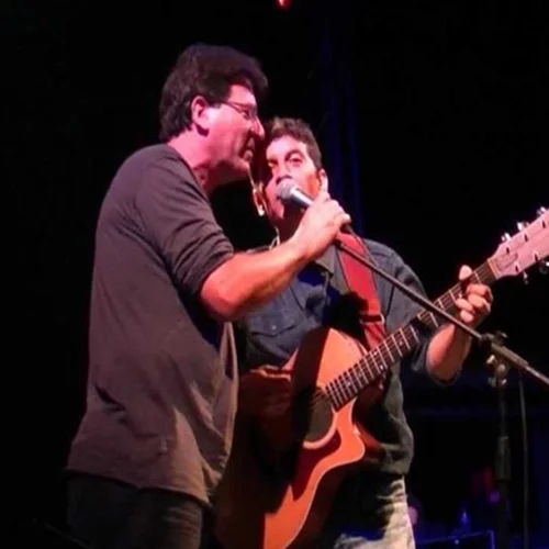 Ο Σωκράτης τραγουδάει Θανάση