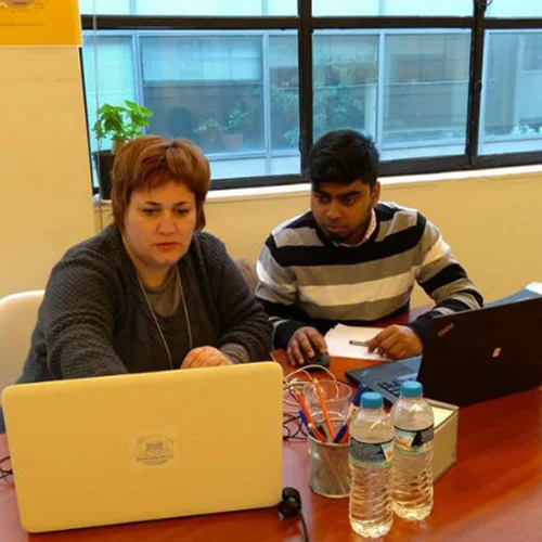 Social Hackers Academy: Πώς είναι να διδάσκεις προγραμματισμό σε πρόσφυγες;